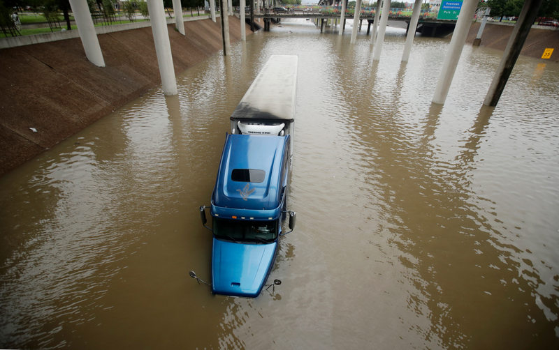 Illustration for article titled These Images From Hurricane Harvey Show Just How Badly Roads Got Flooded
